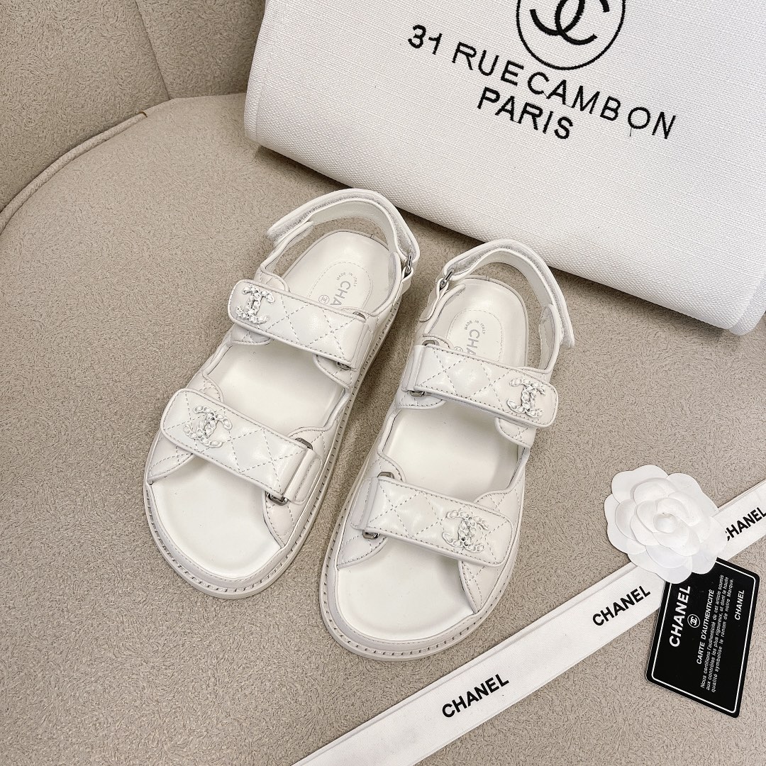 CHANEL сандалі скураныя, робяць ногі белымі, элегантны фасон