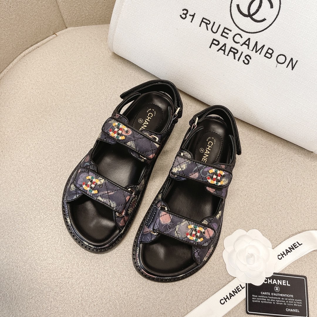 CHANEL сандалі скураныя, робяць скуру ног белай, элегантны стыль