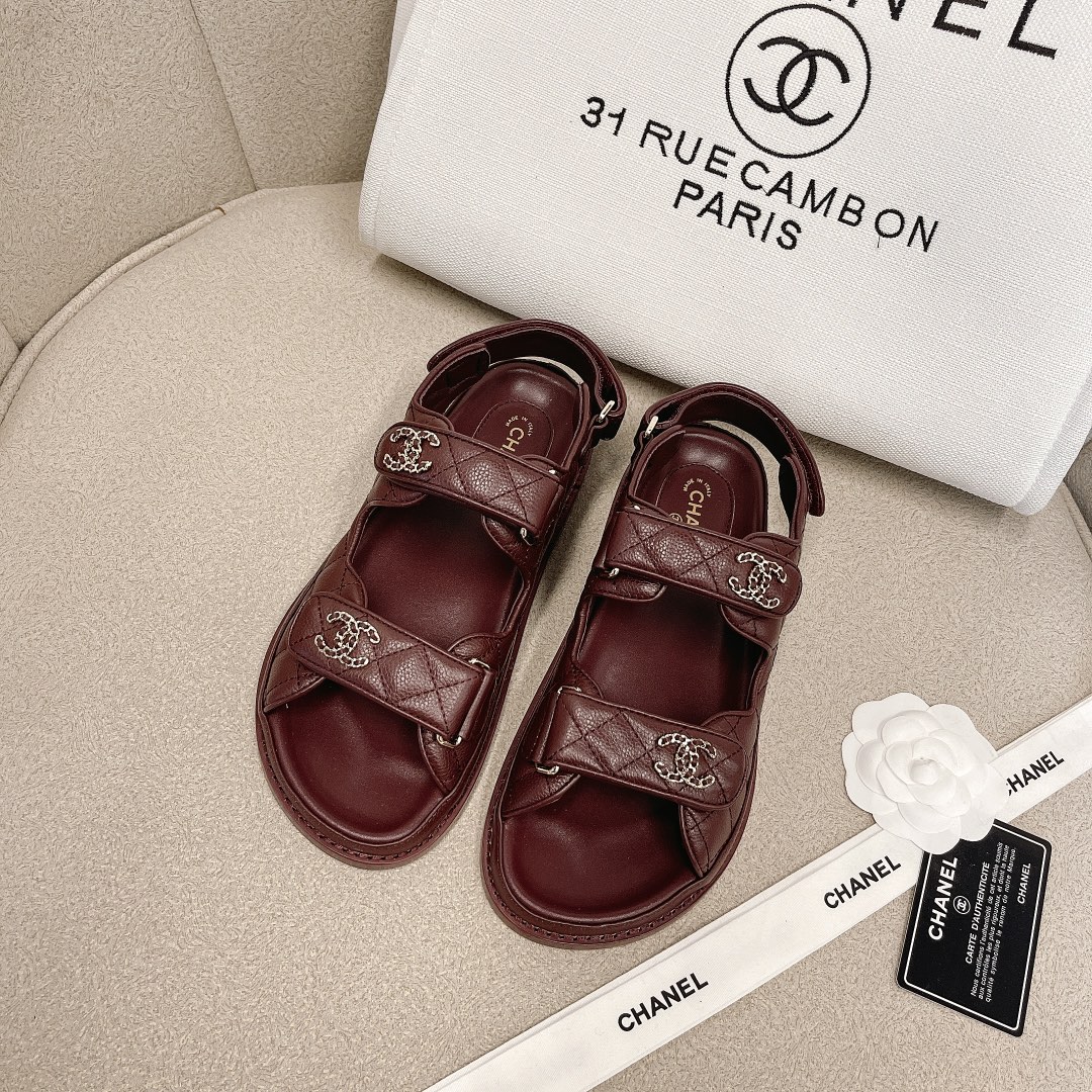 CHANEL сандалі скураныя, робяць ногі светлымі, элегантныя