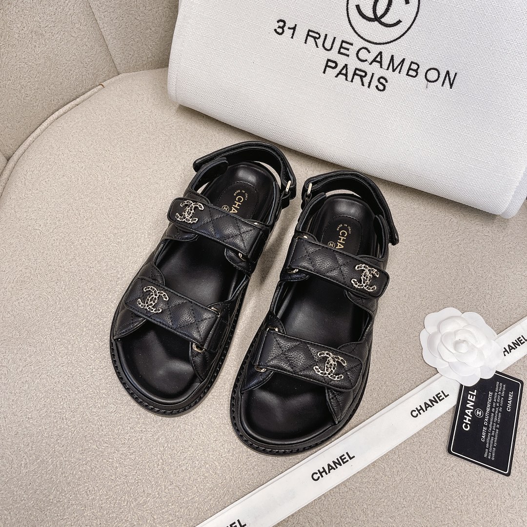 CHANEL сандалі скураныя, робяць скуру ног белай, элегантны фасон