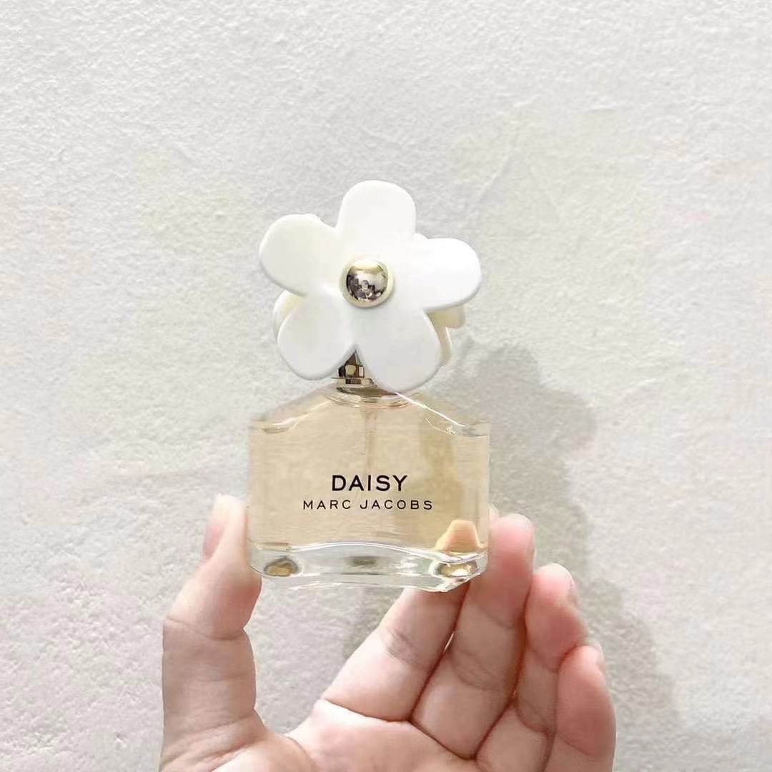 Marc Jacobs Daisy Miniature Perfume Set - Daisy, Daisy Dream & Daisy Eau So Fresh 7 i1648903816 4477 5