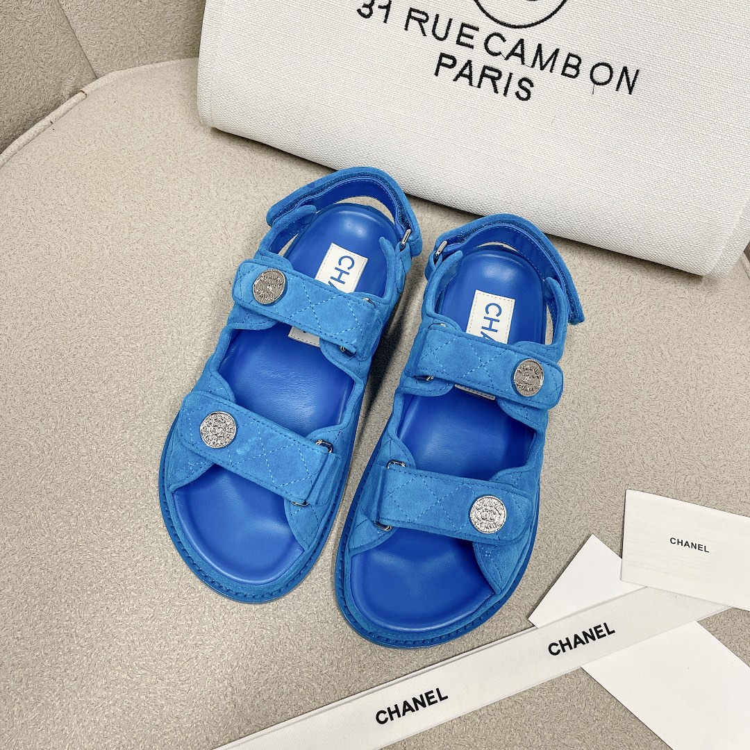 CHANEL сандалі скураныя, робяць ногі светлымі, элегантныя