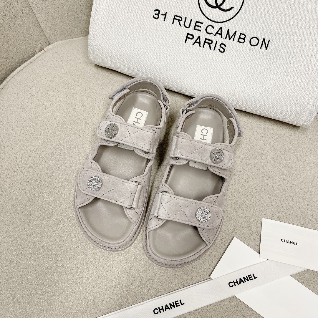 CHANEL сандалі скураныя, робяць ногі светлымі, элегантныя