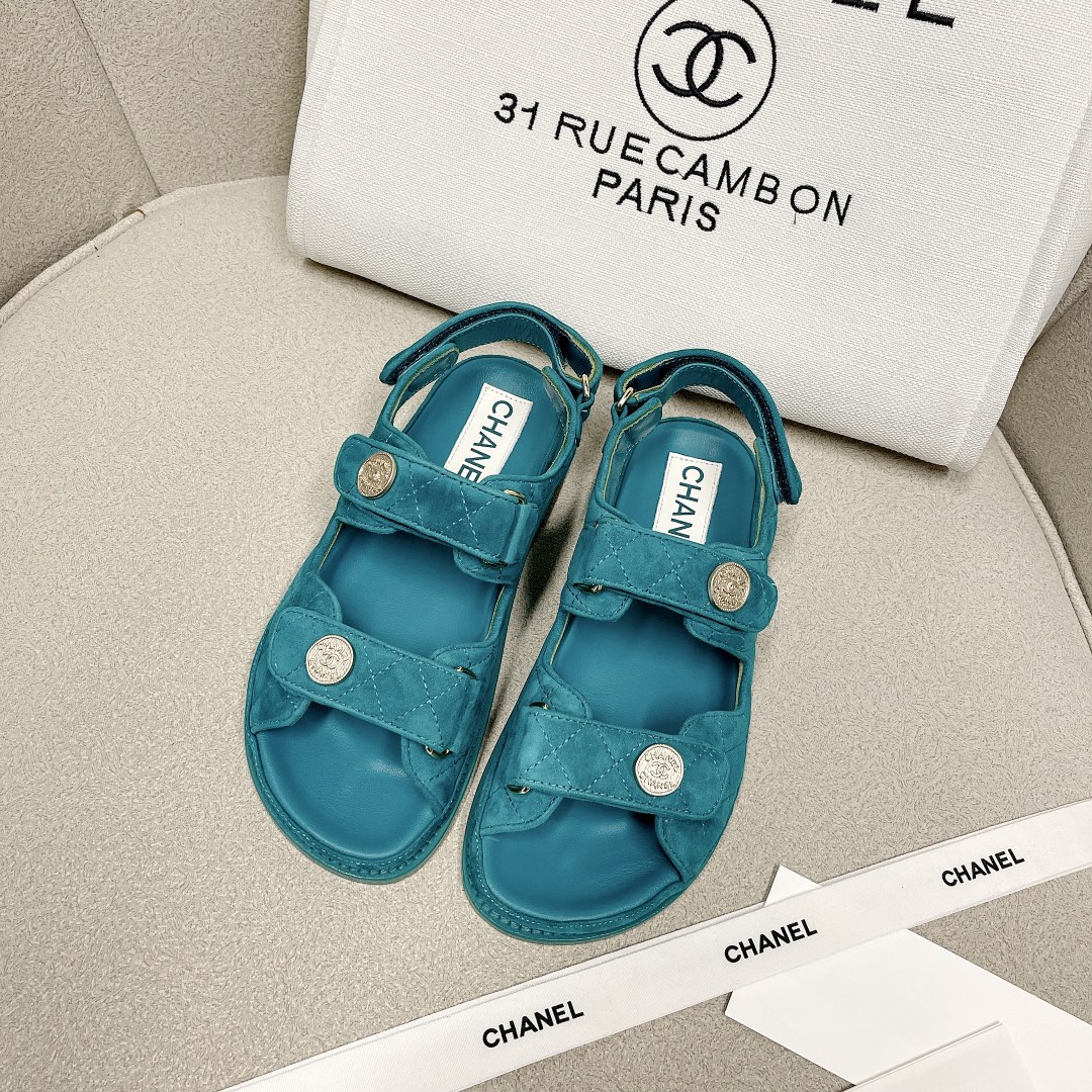 CHANEL 샌들 소가죽 발이 하얘 보이는 우아한 스타일