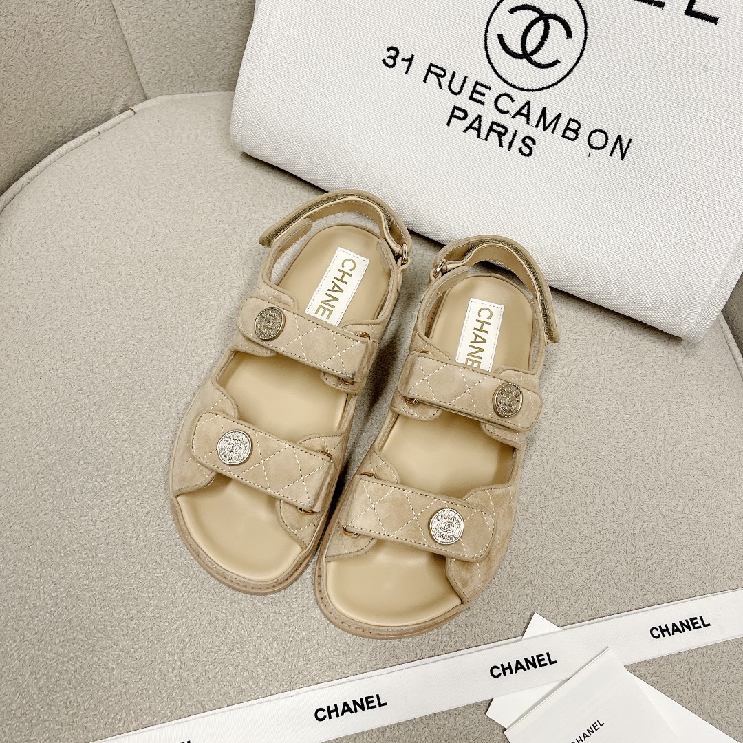 CHANEL 샌들 소가죽 발이 하얘 보이는 우아한 스타일
