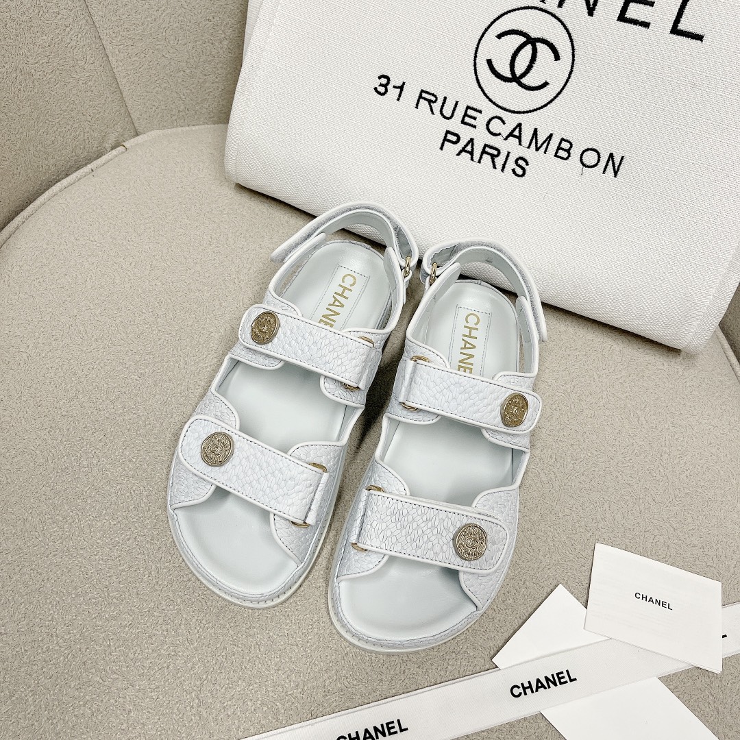 CHANEL 샌들 소가죽 발이 하얘 보이는 우아한 스타일
