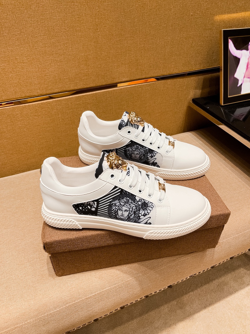 I5  范思哲男鞋高端品牌 官网1：1最新力作：鞋面采用意大利进口头层牛搭配舒适透气内里➕原版防滑耐磨大底制作 ，让行走更加便捷舒适，惊世之作，与官方的质量相比美的1：1复刻[色]打造时尚个性衬托你的与众不同潮男必备!经典