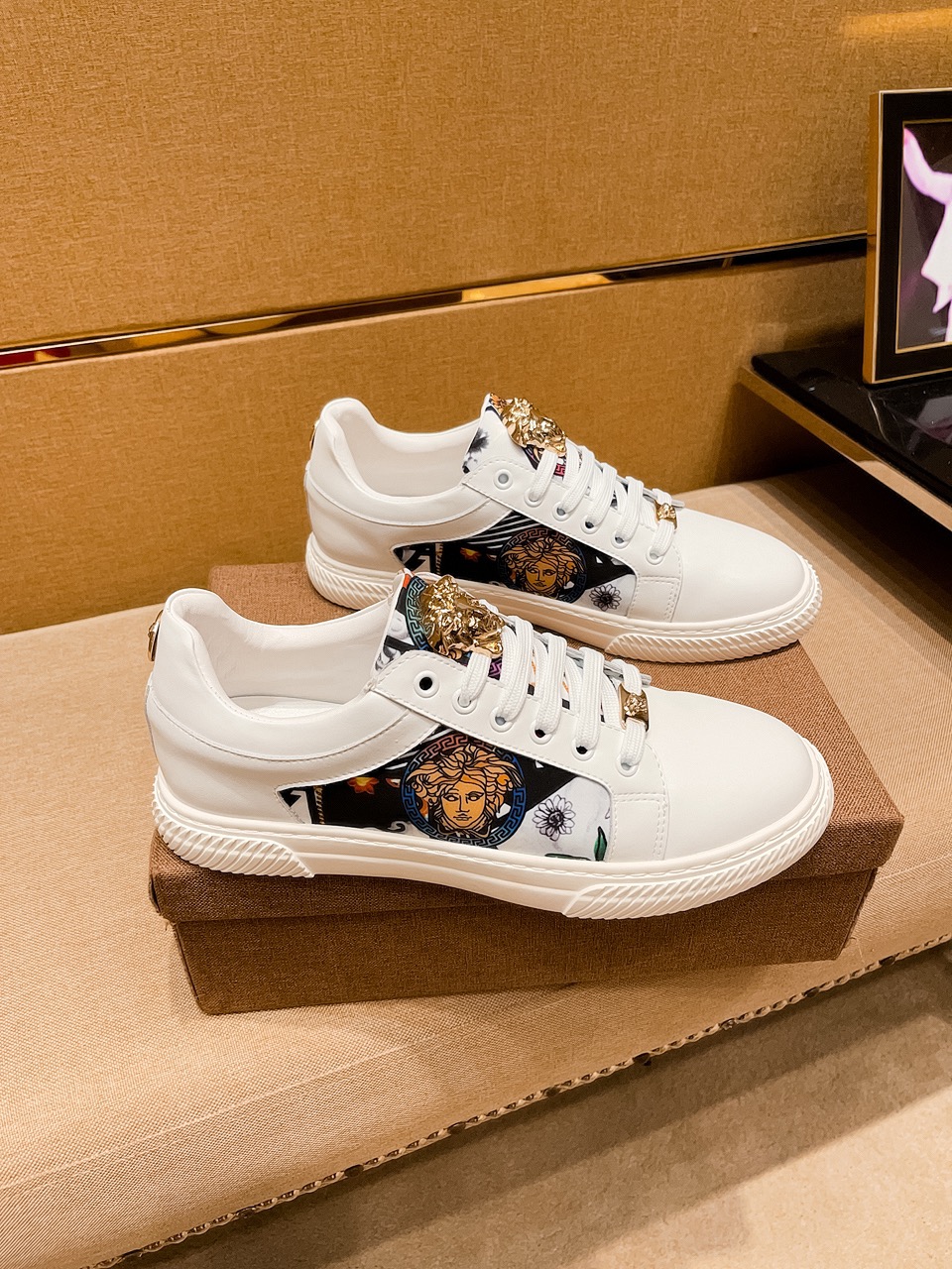 I5  范思哲男鞋高端品牌 官网1：1最新力作：鞋面采用意大利进口头层牛搭配舒适透气内里➕原版防滑耐磨大底制作 ，让行走更加便捷舒适，惊世之作，与官方的质量相比美的1：1复刻[色]打造时尚个性衬托你的与众不同潮男必备!经典