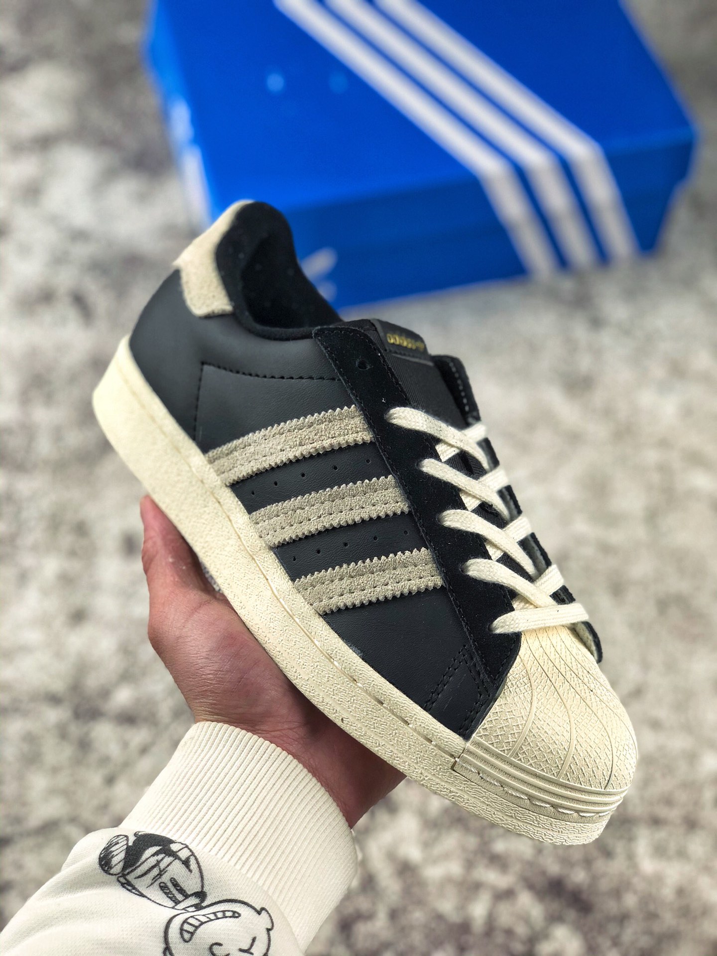 本地自取支持放店
公司级 Adidas Originals Superstar 贝壳头经典百搭休闲运动板鞋
货号：HO3995
尺码：35-44