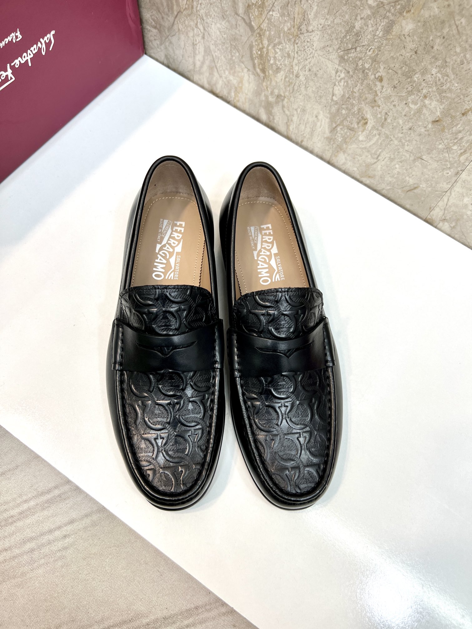 Suela de cuero original P590 Marca: Ferragamo (Ferragamo) Código estándar: código de los hombres 39-