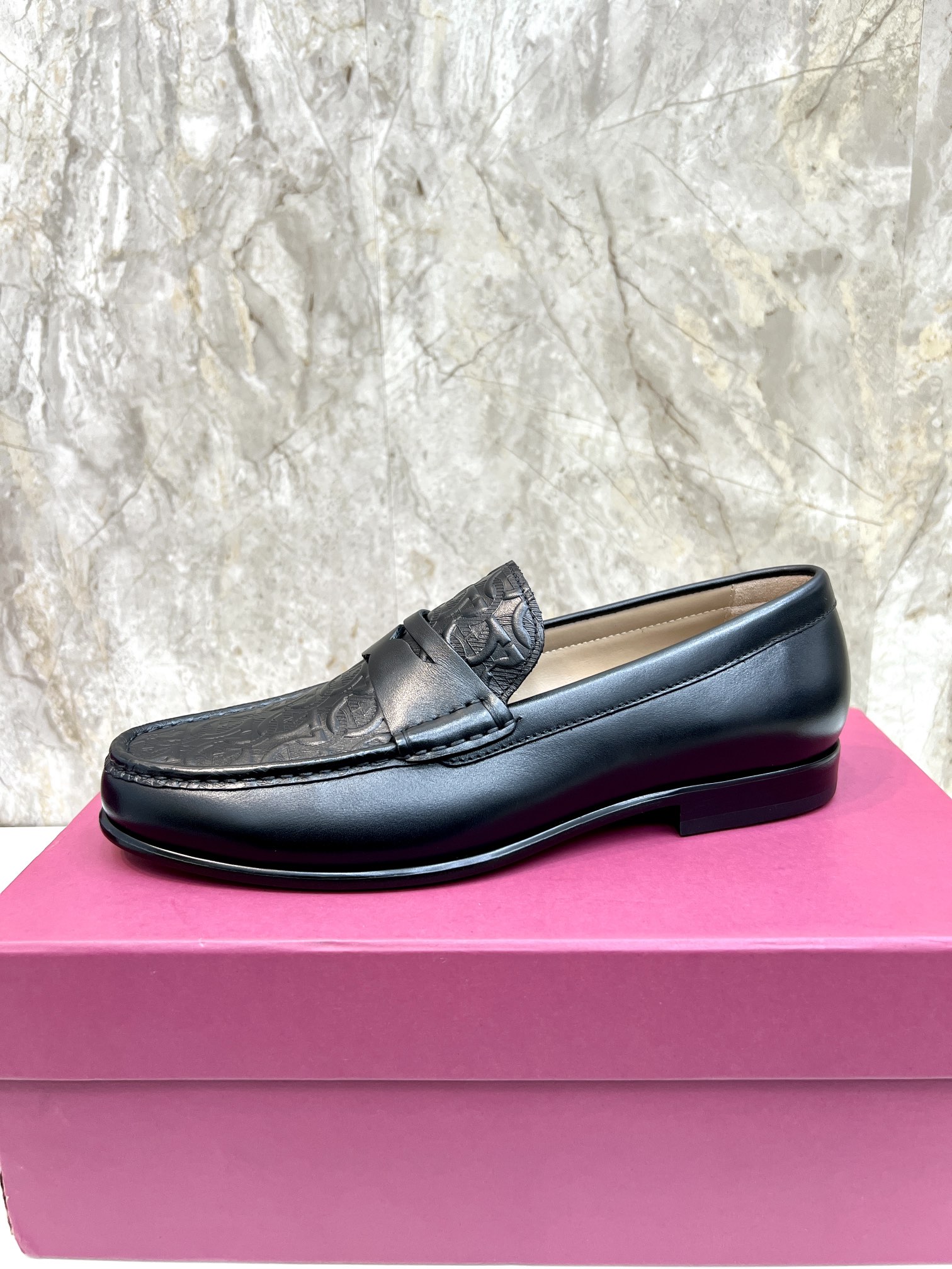 Suela de cuero original P590 Marca: Ferragamo (Ferragamo) Código estándar: código de los hombres 39-