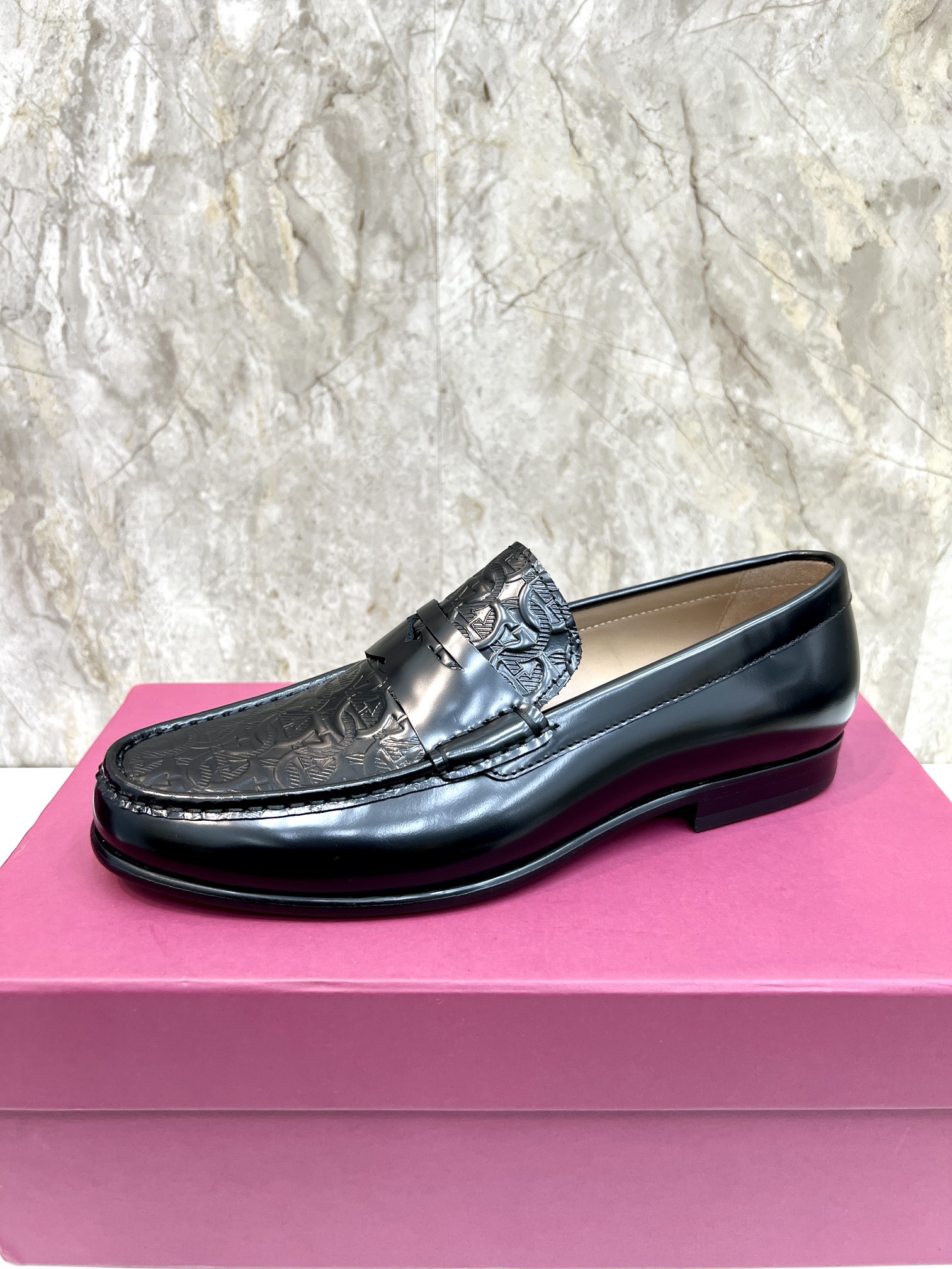 Suela de cuero original P590 Marca: Ferragamo (Ferragamo) Código estándar: código de los hombres 39-