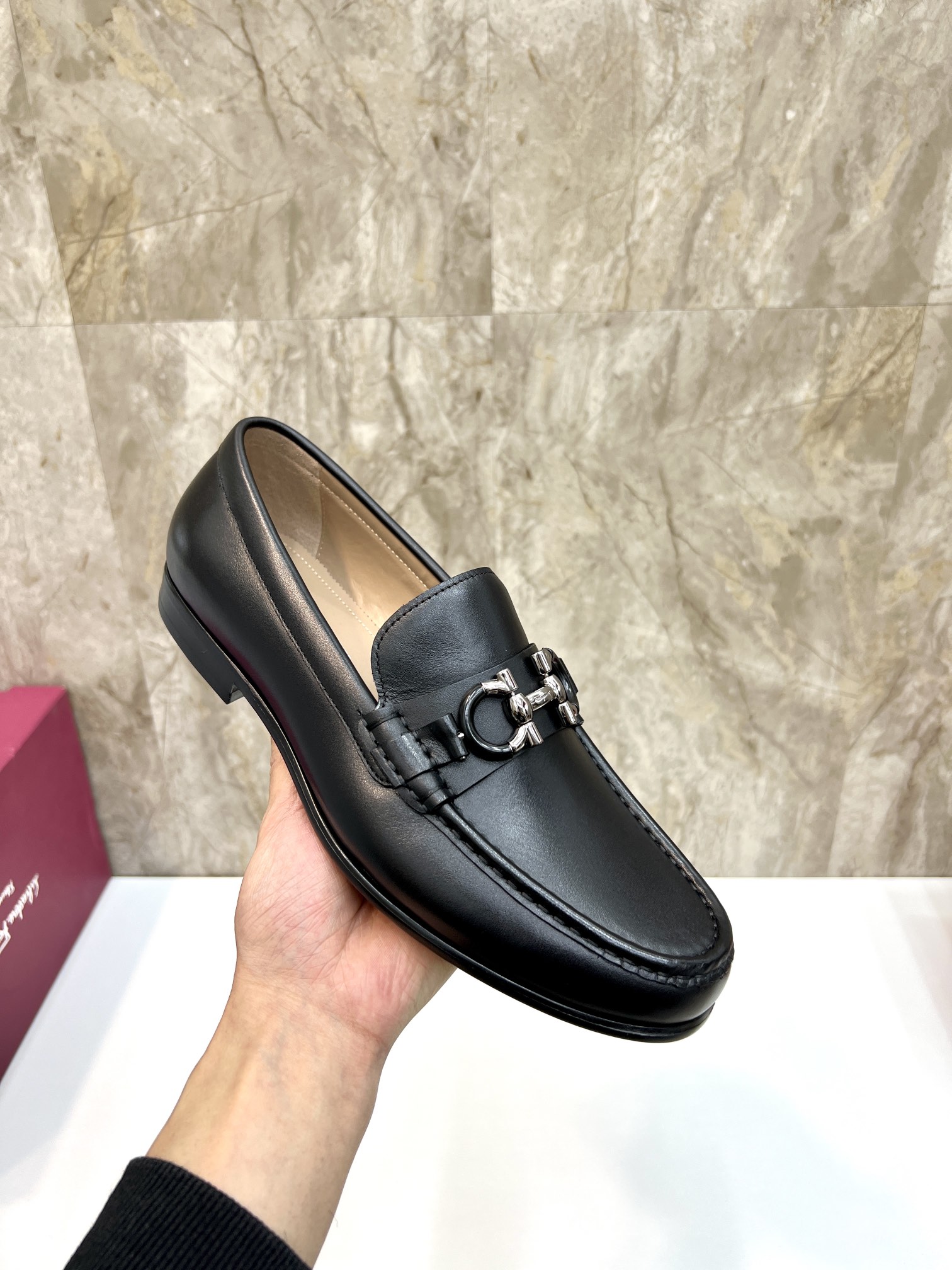 Suela de cuero original P590 Marca: Ferragamo (Ferragamo) Código estándar: código de los hombres 39-