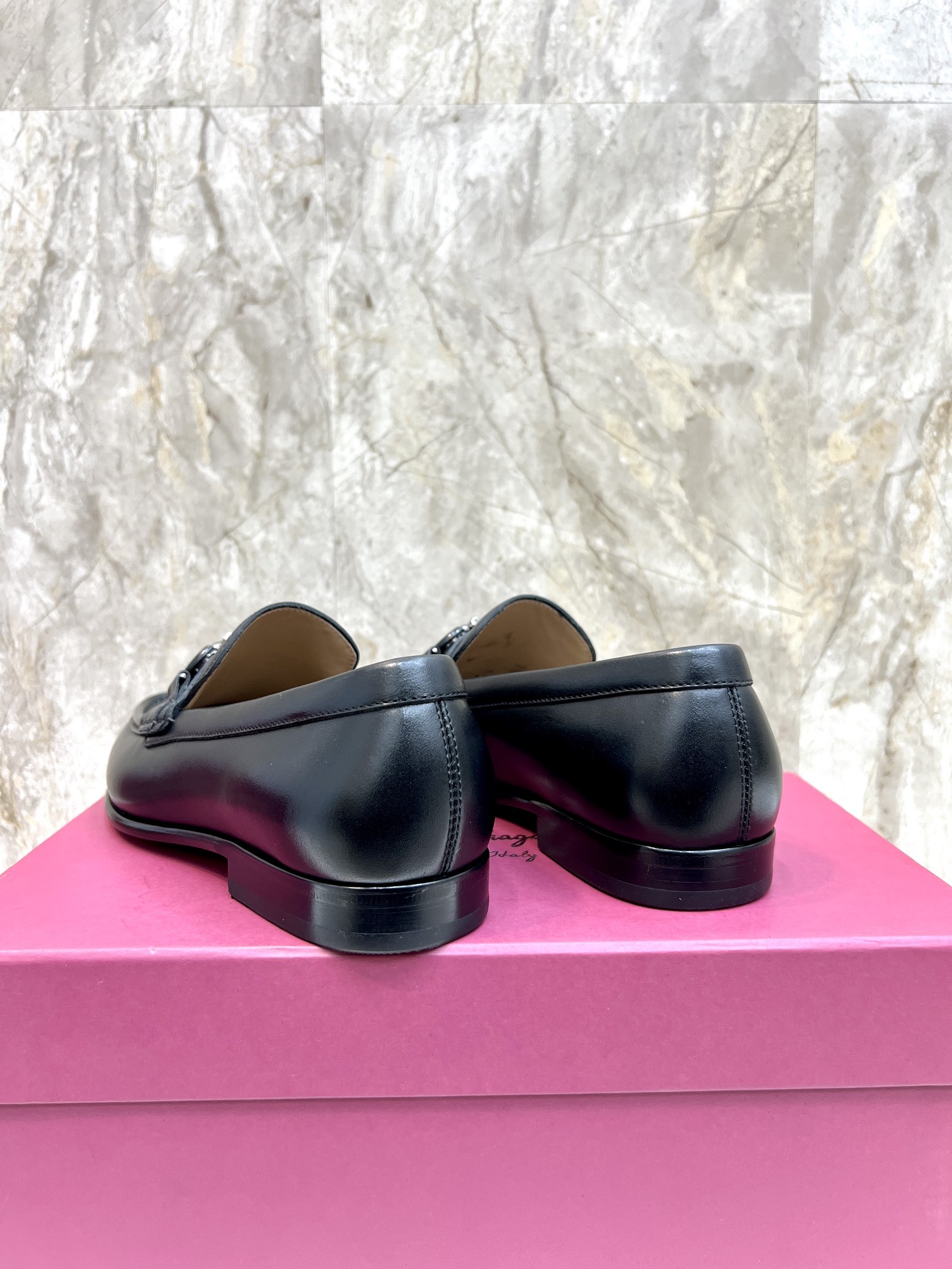Suela de cuero original P590 Marca: Ferragamo (Ferragamo) Código estándar: código de los hombres 39-