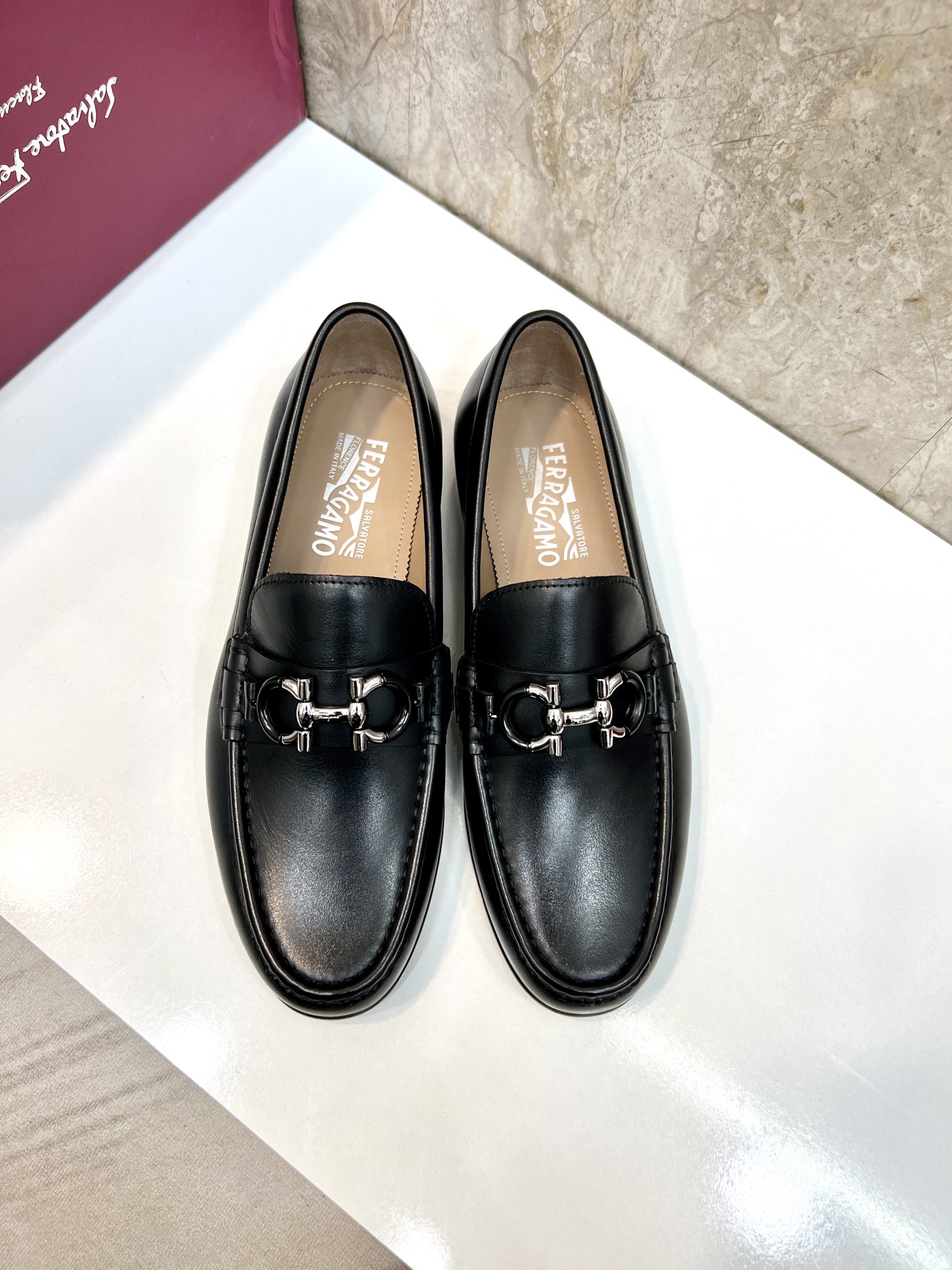 Suela de cuero original P590 Marca: Ferragamo (Ferragamo) Código estándar: código de los hombres 39-