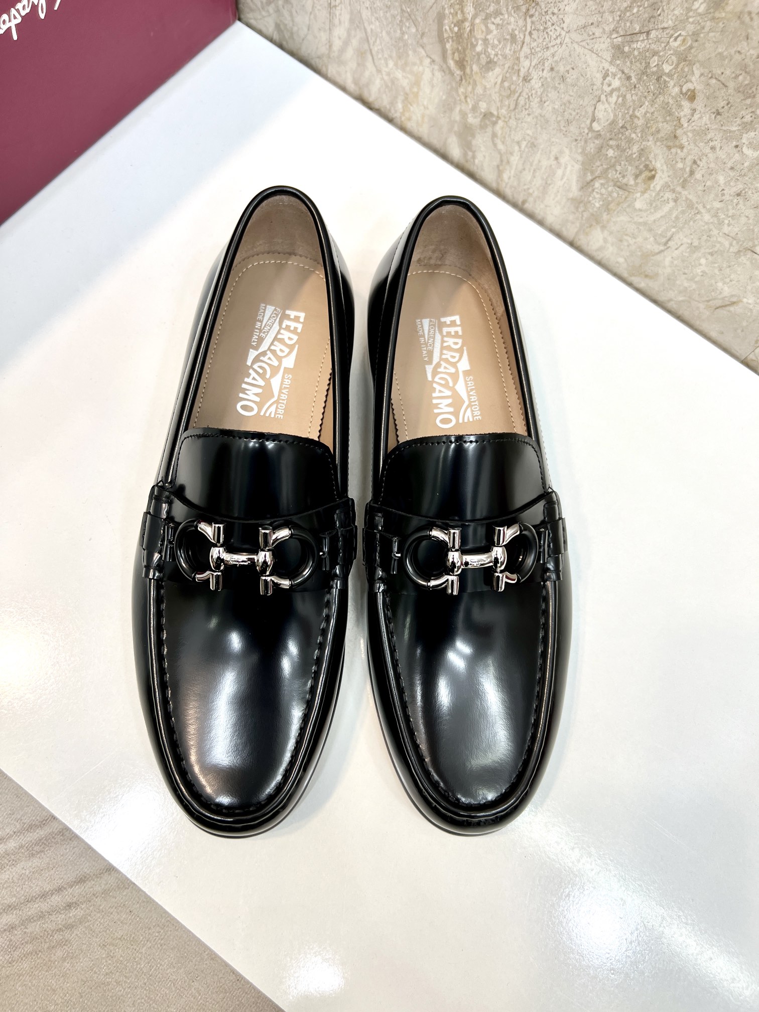 Suela de cuero original P590 Marca: Ferragamo (Ferragamo) Código estándar: código de los hombres 39-