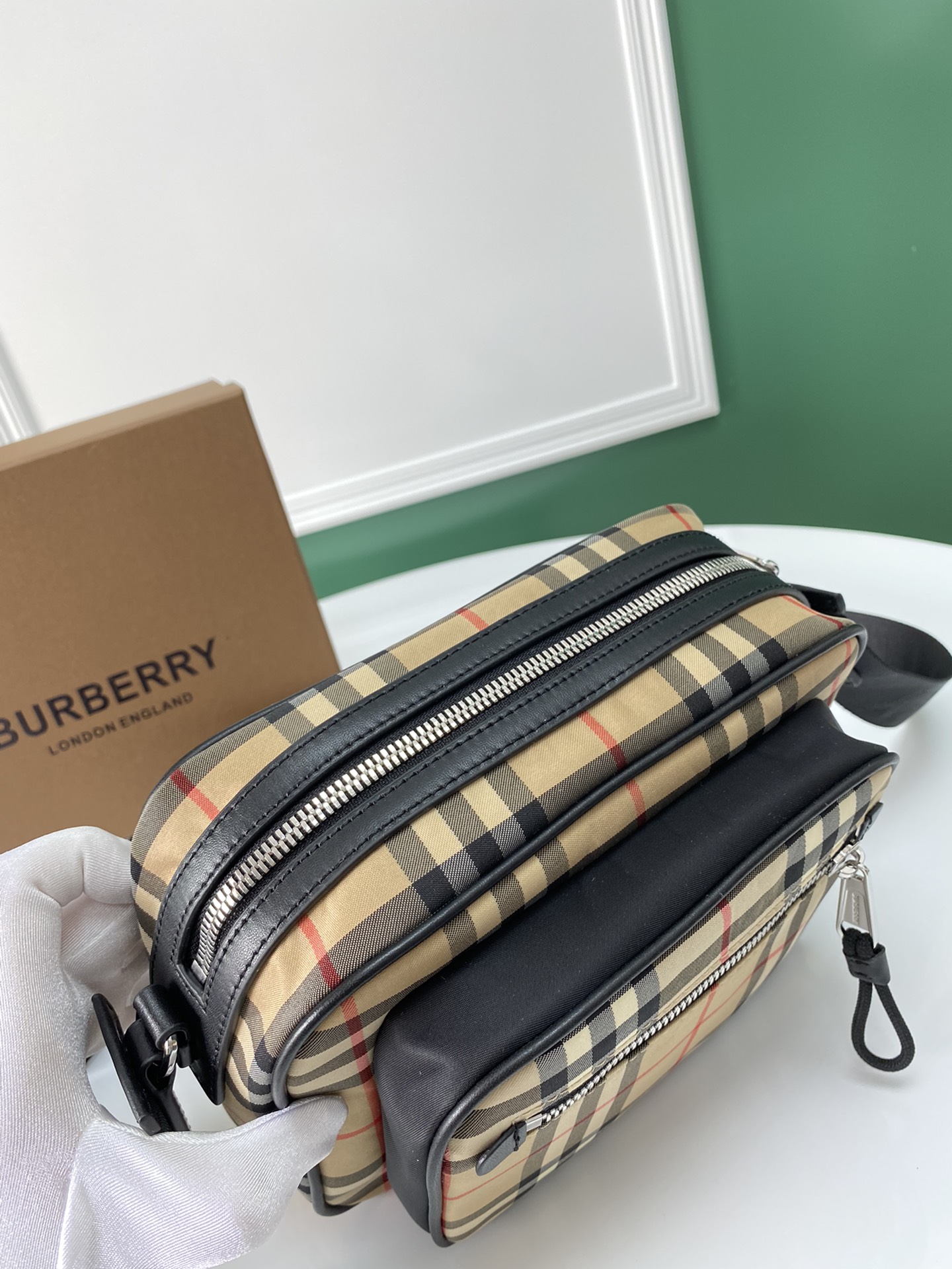 Burberry巴宝莉Vintage 复古格纹斜背包