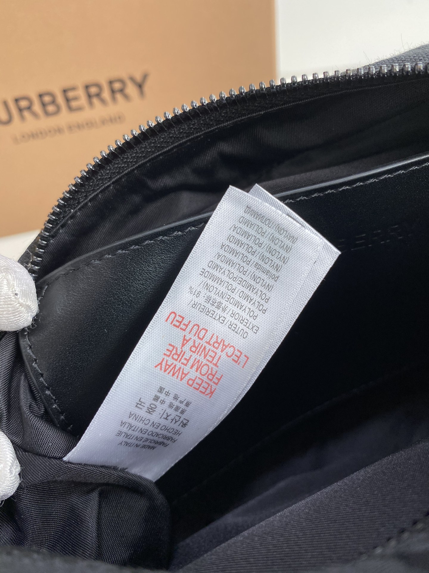 Burberry巴宝莉最新款尼龙布防水材料相机包