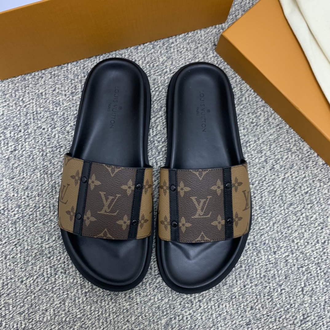 LV/路易威登   侧边缀以Monogram花卉图案经典的老花PVC男士凉鞋