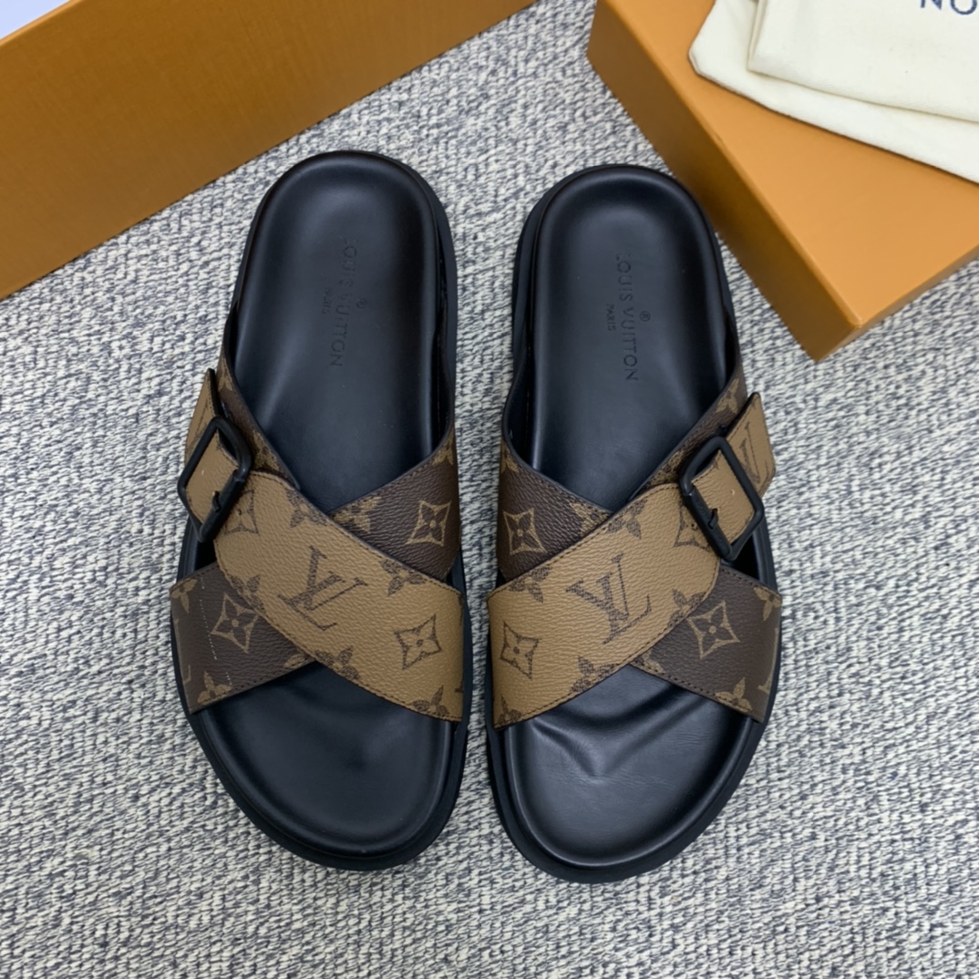LV/路易威登   侧边缀以Monogram花卉图案经典的老花PVC男士凉鞋