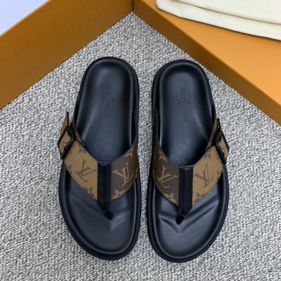 LV/路易威登   侧边缀以Monogram花卉图案经典的老花PVC男士凉鞋
