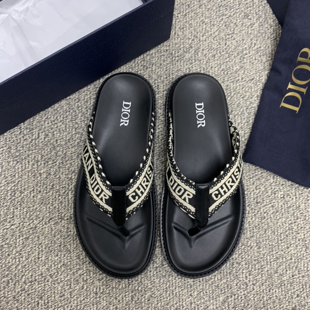 DIOR迪奥   采用经典的黑色和米色Oblique印花针织男士凉鞋
