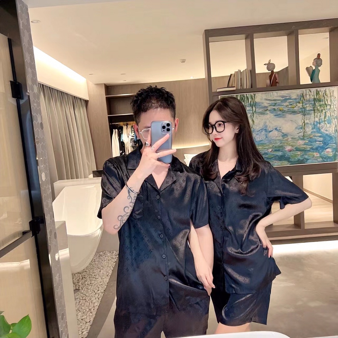 NO:123911,LOUIS VUITTON Home Clothing Haute Couture Korean silk fabrics skin-friendly and comfortable Couple style M~XXXL,,louis vuitton,louis vuitton,alexander wang19860909LOUIS VUITTON路易威登 家居服 高定韩国丝面料亲肤轻柔舒适 情侣款 M～XXXL,,louis vuitton,louis vuitton,alexander wang,Men's clothing