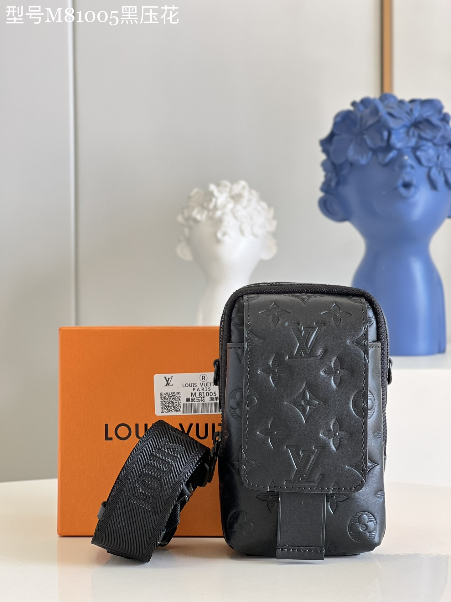 NO:398503,【Exclusive real photo M81005 black embossed】 This Flap Double mobile phone bag can be worn on the shoulder, suitable for storing mobile phones and small items. Size 11 x 18 x 8 cm Z.580, LV [original leather], louis vuitton19860909【独家实拍M81005黑色压花】 此款 Flap Double 手机包可肩背,适宜收纳手机和随行小物.尺寸11 x 18 x 8 厘米 Z.580,LV【原厂皮】,louis vuitton,Bag