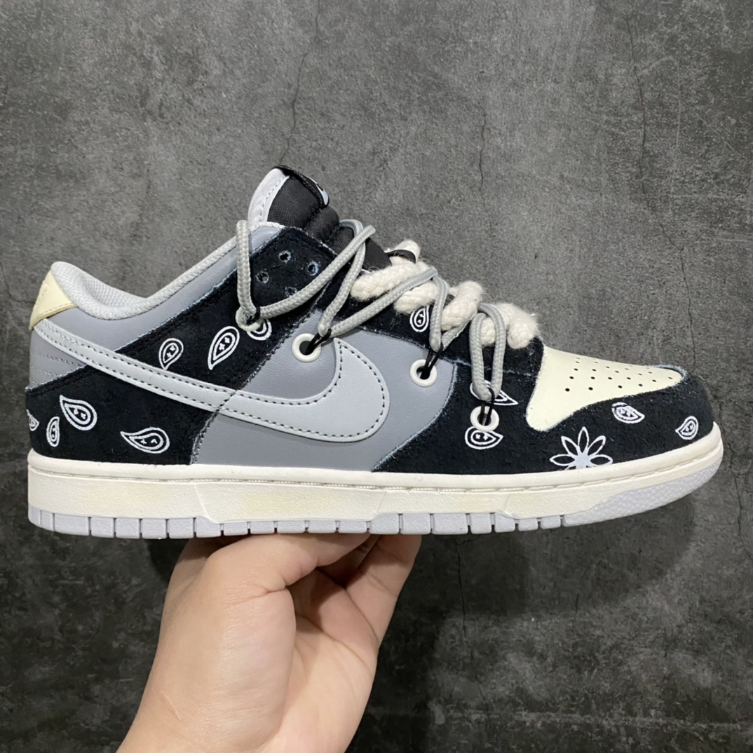YH纯原版本Nike Dunk Low vibe做旧 腰果花Vibe主题定制 耐磨防滑 低帮休闲板鞋 男女款 灰黑 货号:DH7913-001 原厂原档案开发,原盒原标,原厂头层皮料,官方厚鞋舌设计,做工细节全方位比对原鞋。 尺码:36 36.5 37.5 38 38.5 39 40 40.5 41 42 42.5 43 44 44.5 45 46 47.5-选品中心