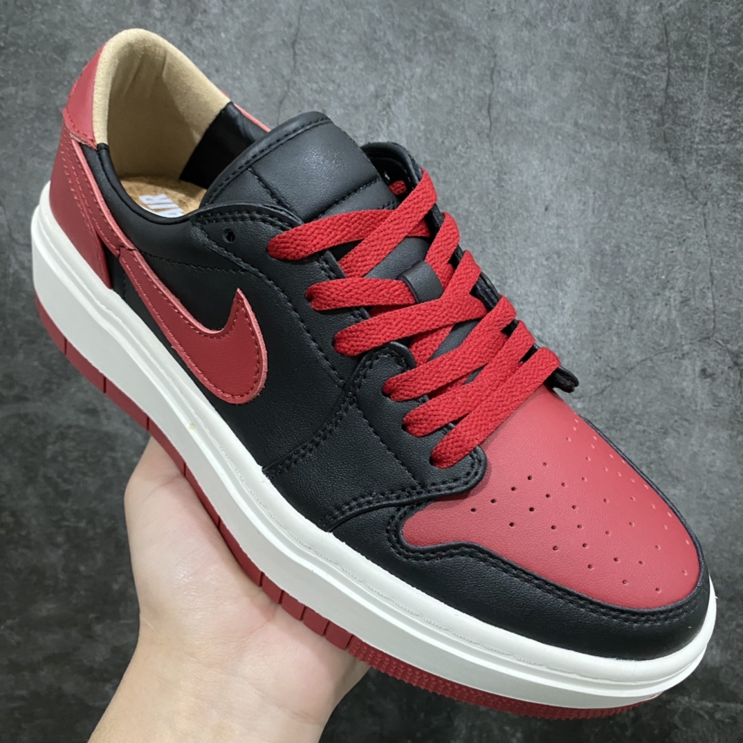 图片[3]-Air Jordan 1 LV8D Elevated \”Bred\” 货号：DQ1823-006 整体配色以经典的黑红为主调 鞋垫使用软木塞设计 特别之处在于中底经过了加厚处理 带来显著的增高效果 该款在设计上刻意省略许多记忆中的标志性图案 包括鞋舌上的标签、鞋跟的 Logo 等 隐约透露出鞋款的价值不需依靠品牌光环的反思 尺码：35.5 36 36.5 37.5 38 38.5 39 40 40.5 41 42 42.5 43 44 44.5 45 收起-选品中心