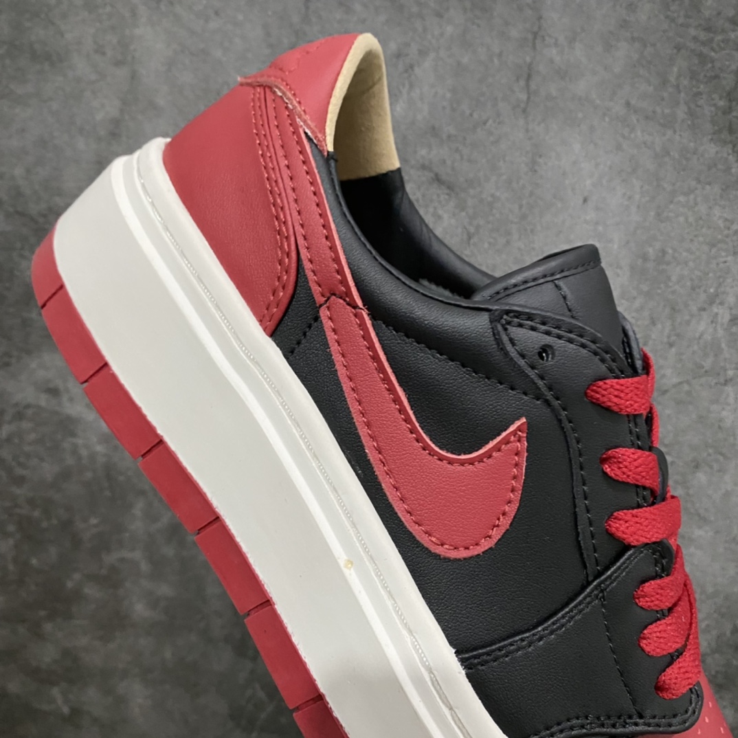图片[6]-Air Jordan 1 LV8D Elevated \”Bred\” 货号：DQ1823-006 整体配色以经典的黑红为主调 鞋垫使用软木塞设计 特别之处在于中底经过了加厚处理 带来显著的增高效果 该款在设计上刻意省略许多记忆中的标志性图案 包括鞋舌上的标签、鞋跟的 Logo 等 隐约透露出鞋款的价值不需依靠品牌光环的反思 尺码：35.5 36 36.5 37.5 38 38.5 39 40 40.5 41 42 42.5 43 44 44.5 45 收起-选品中心