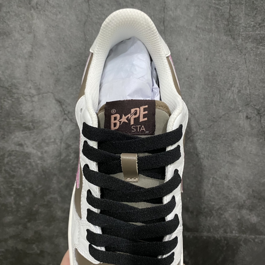 图片[9]-BAPE Sk8 Sta Low SK8系列低帮休闲运动滑板板鞋\”压纹皮革草莓奶昔1I20-191-004” 东莞原装纯原混卖版 男女鞋原版3枚原标 配置抗压3*5印有猿人logo快递外包盒#升级原楦原纸版开发版型 采用进口固色无色差翻毛麂皮革组合头层皮革叠层鞋面材质 鞋垫嵌入Ortholite(欧索莱)缓震材质/附带送一副高密度迷彩替换鞋垫 外置原数据开发耐磨橡胶大底❗️ 尺码： 36-44-选品中心