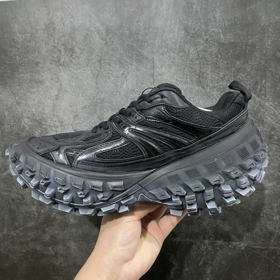 图片[2]-顶级版本 Balenciaga Triple S 轮胎鞋全黑 巴黎世家 意产纯原版本 正确字体电绣 粗细、位置、大小正确 侧边TPU 透气孔匹配意产原版 正确八层分离大底，TPU软底 原版一致 \”Balenciaga\” 大底LOGO 立体感十足 原厂皮料水洗做旧 采购原厂网纱 35-45-选品中心