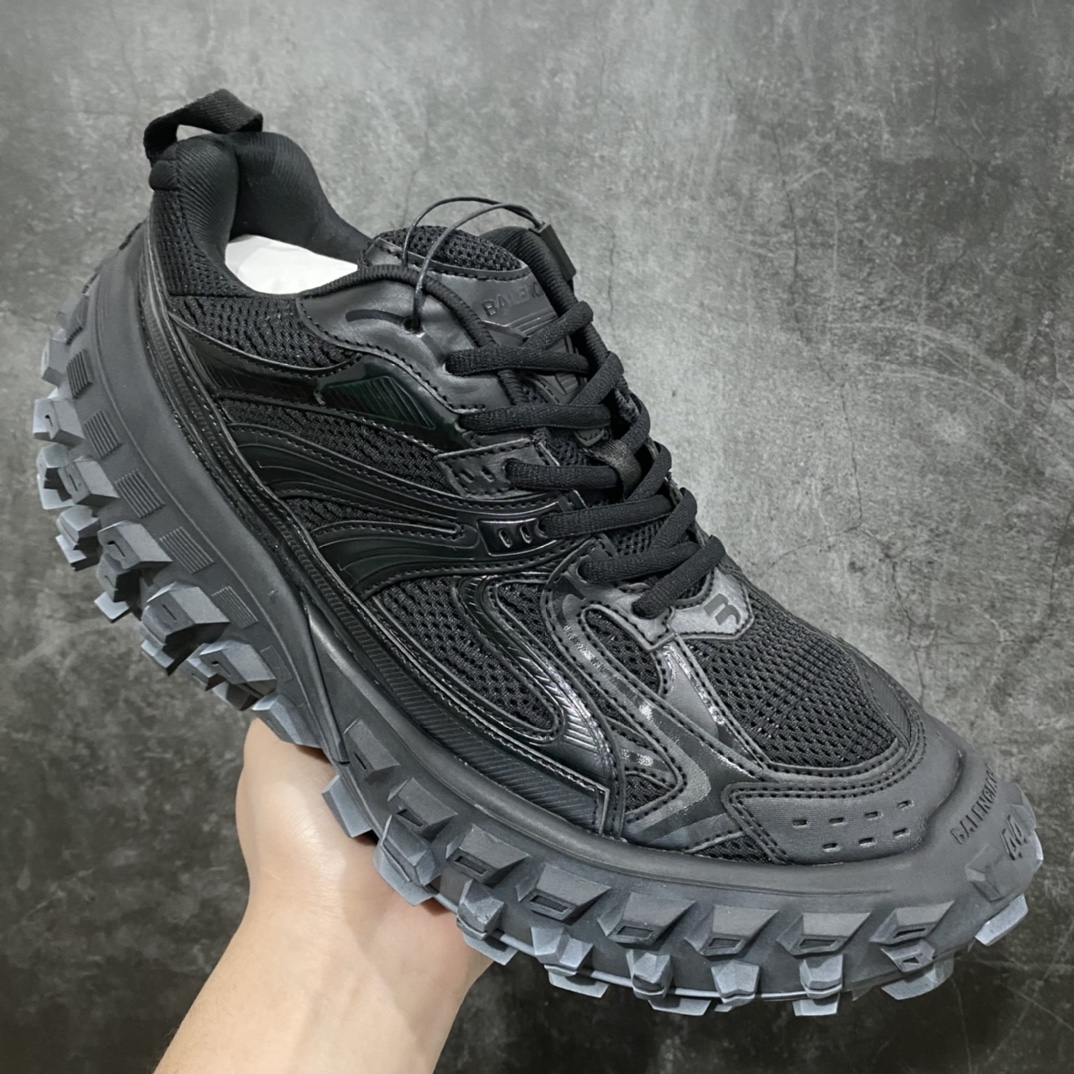 图片[3]-顶级版本 Balenciaga Triple S 轮胎鞋全黑 巴黎世家 意产纯原版本 正确字体电绣 粗细、位置、大小正确 侧边TPU 透气孔匹配意产原版 正确八层分离大底，TPU软底 原版一致 \”Balenciaga\” 大底LOGO 立体感十足 原厂皮料水洗做旧 采购原厂网纱 35-45-选品中心