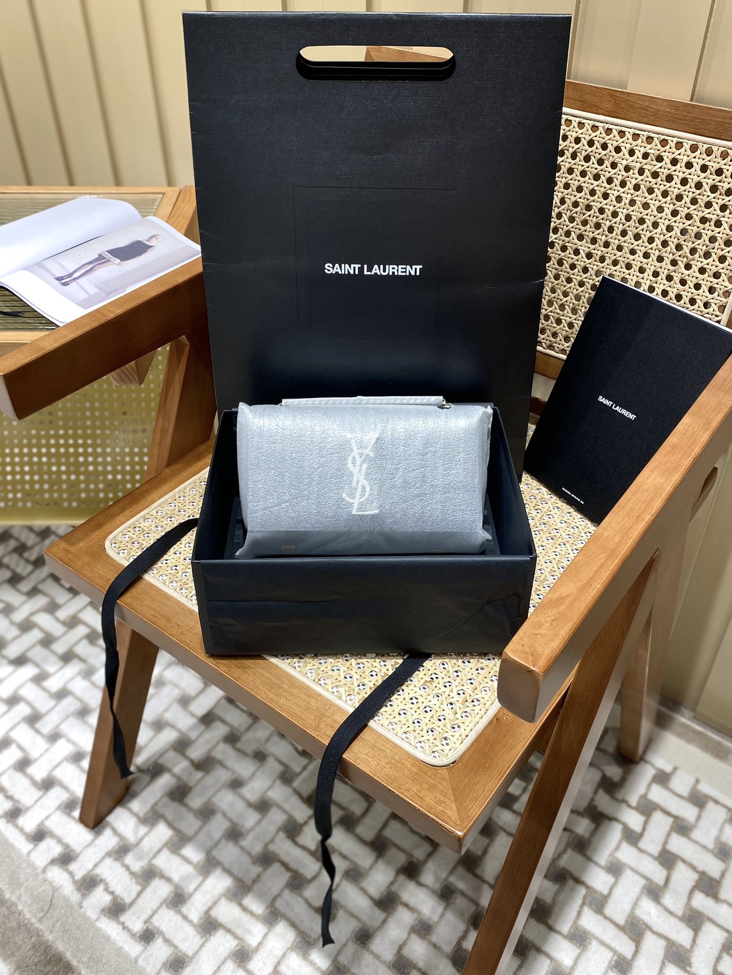 Saint laurent Ysl 𝙆𝙖𝙩𝙚 20𝙘𝙢 链条包 469390黑色球纹银扣