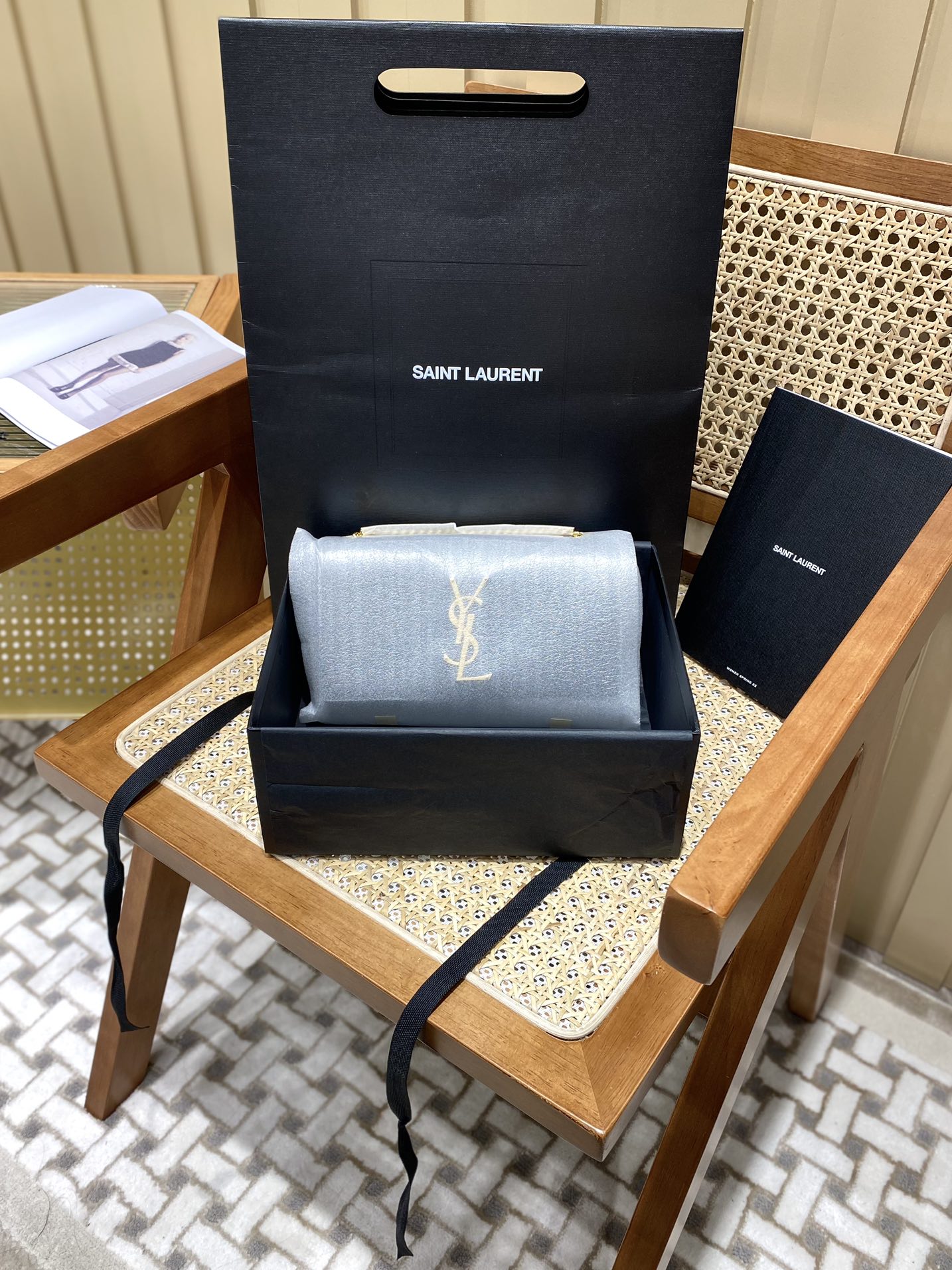 Saint laurent Ysl 𝙆𝙖𝙩𝙚 20𝙘𝙢 链条包 469390黑色球纹金扣
