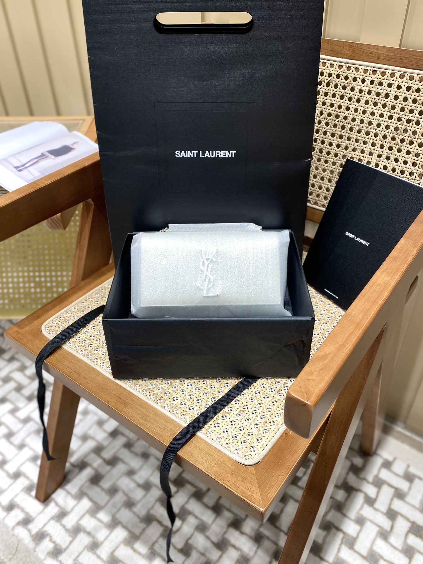 Saint laurent Ysl 𝙆𝙖𝙩𝙚 20𝙘𝙢 链条包 469390白色球纹银扣