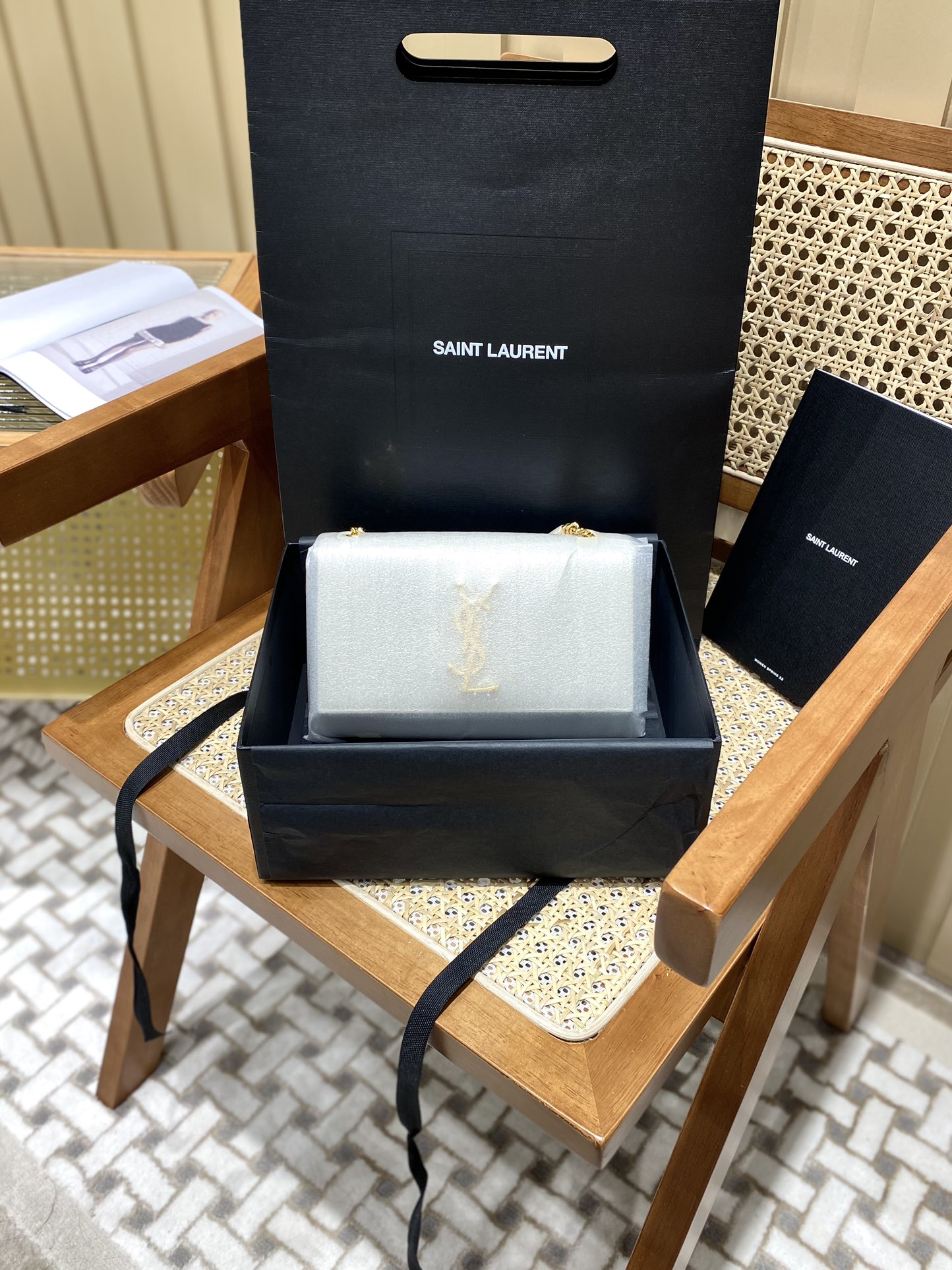 Saint laurent Ysl 𝙆𝙖𝙩𝙚 20𝙘𝙢 链条包 469390白色球纹金扣