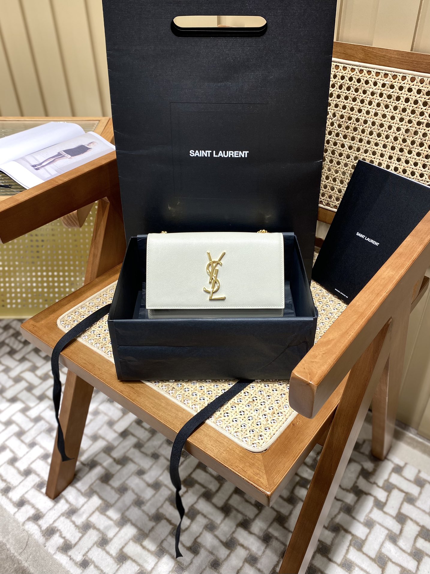 Saint laurent Ysl 𝙆𝙖𝙩𝙚 20𝙘𝙢 链条包 469390白色球纹金扣