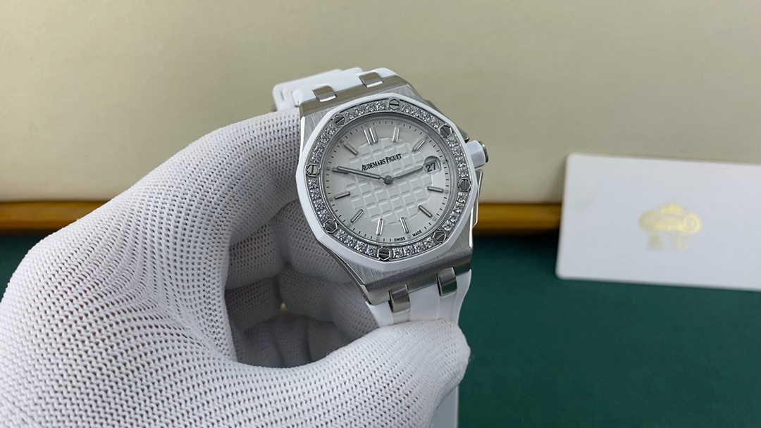 Audemars Piguet 皇家 爱彼皇家橡树系列镶钻白皇橡
