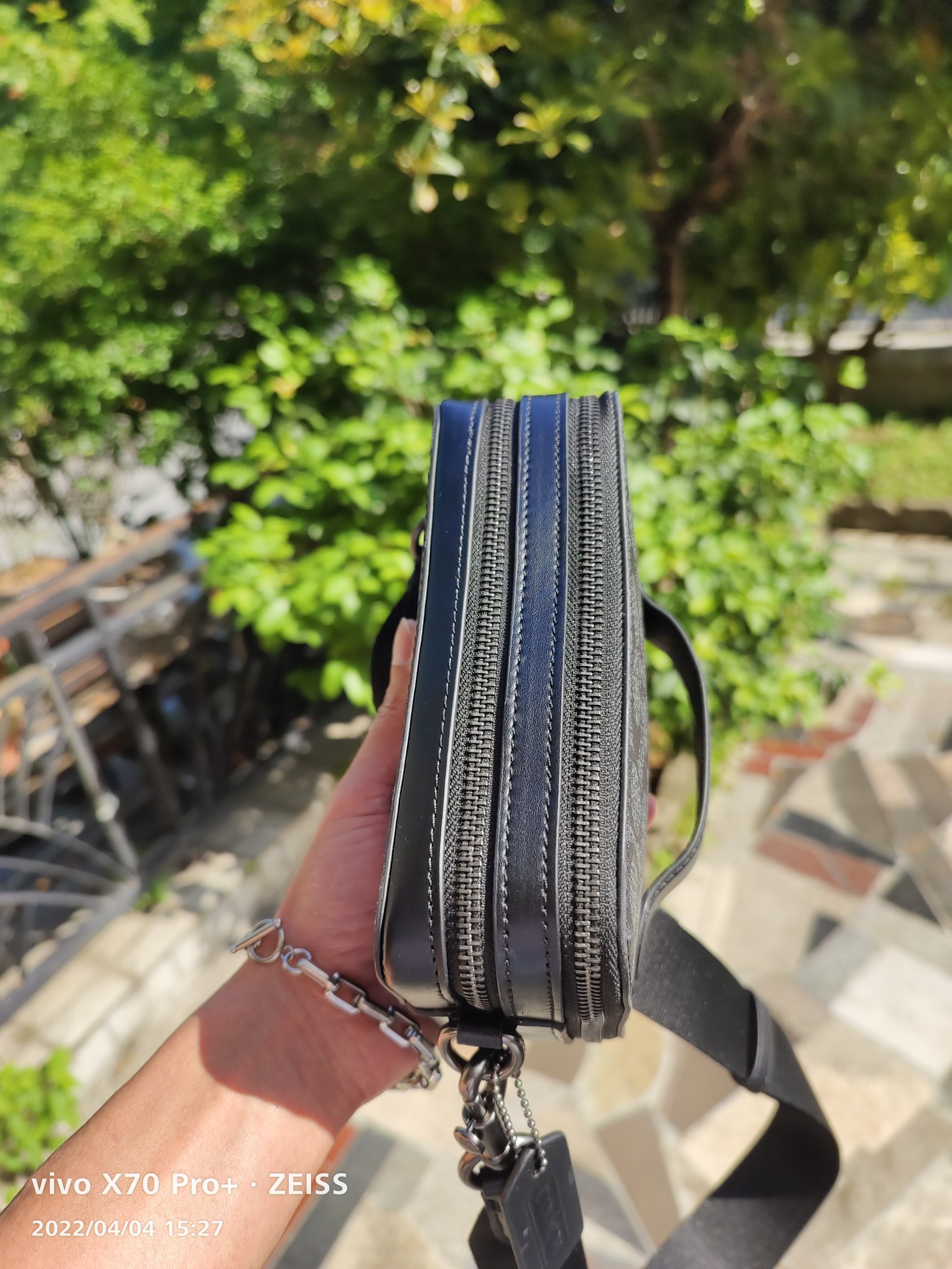 Coach coach2610 蔻驰新款男士极简随身相机包 Charter 可以单肩斜挎 也可以手拿 尺寸： 19*13*4.5