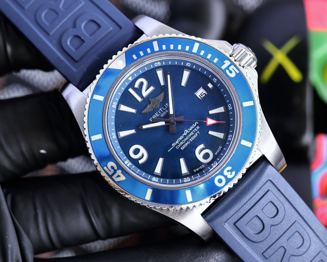 🎩百年灵 Breitling 复仇者系列 全自动机械  43*13mm  拱桥强化玻璃 泰国橡树胶带/军用帆布表带 原装针扣 复仇者黑鸟侦察机 承载着改变历史的使命