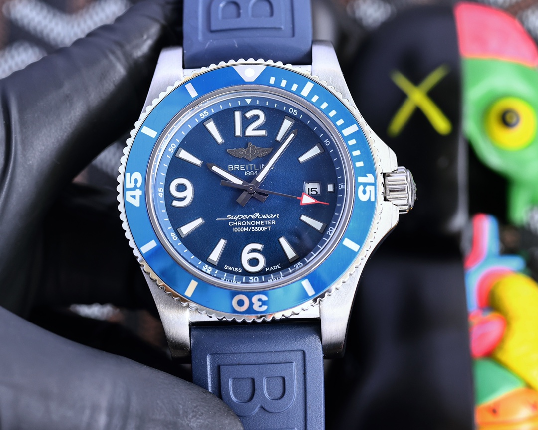 🎩百年灵 Breitling 复仇者系列 全自动机械  43*13mm  拱桥强化玻璃 泰国橡树胶带/军用帆布表带 原装针扣 复仇者黑鸟侦察机 承载着改变历史的使命