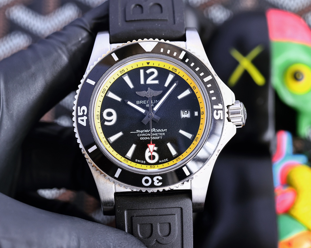 🎩百年灵 Breitling 复仇者系列 全自动机械  43*13mm  拱桥强化玻璃 泰国橡树胶带/军用帆布表带 原装针扣 复仇者黑鸟侦察机 承载着改变历史的使命