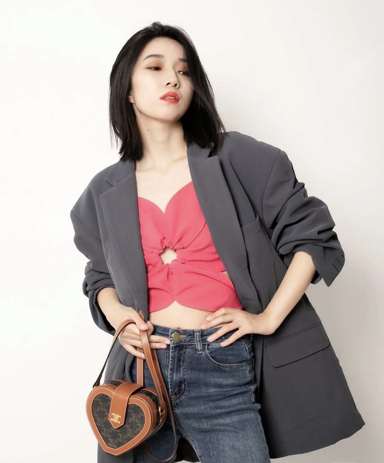 简直撩人心、先收纳
搭配优雅风格或者西装风格都很ok~