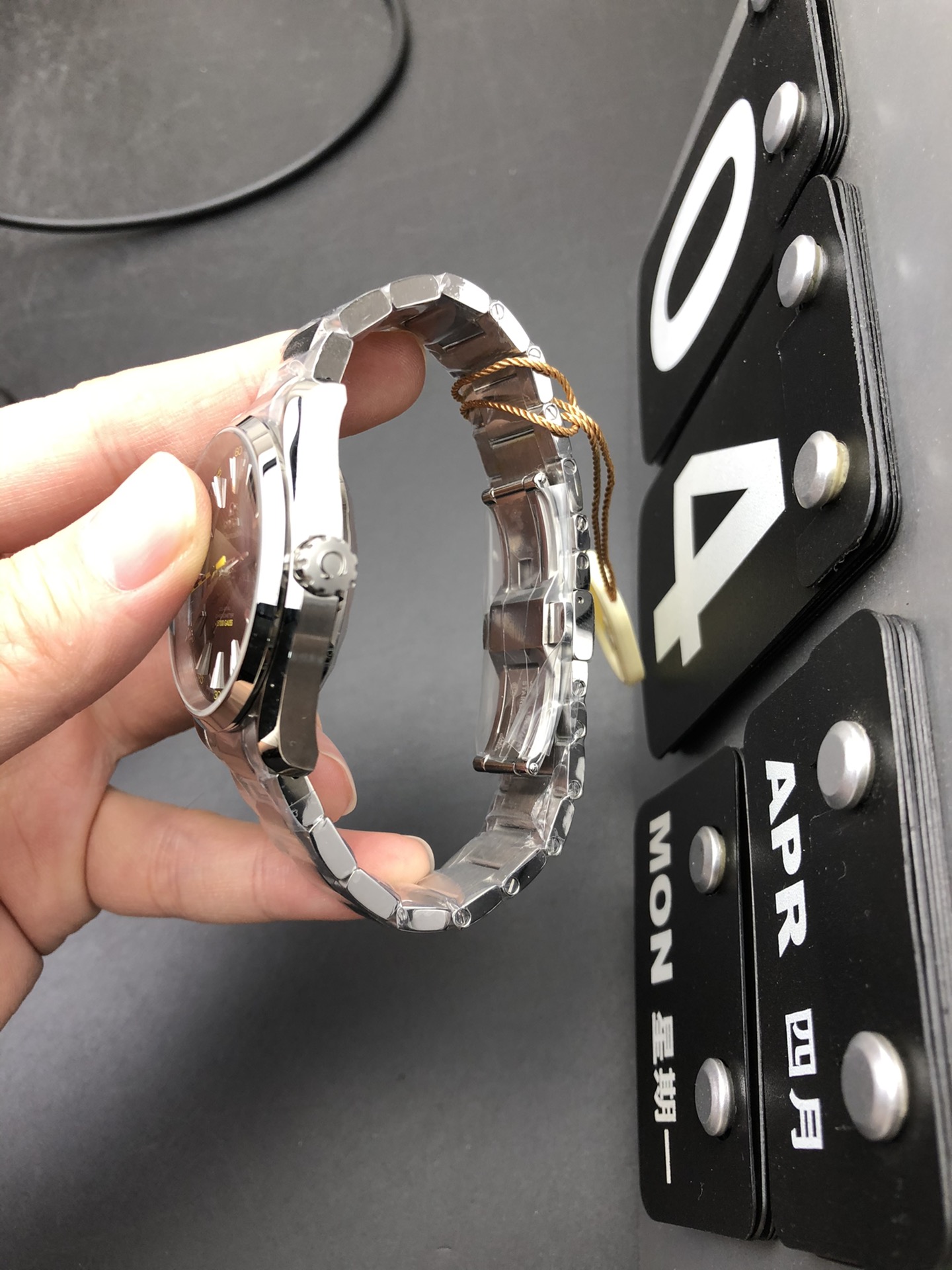 Omega 海马150黄蜂针