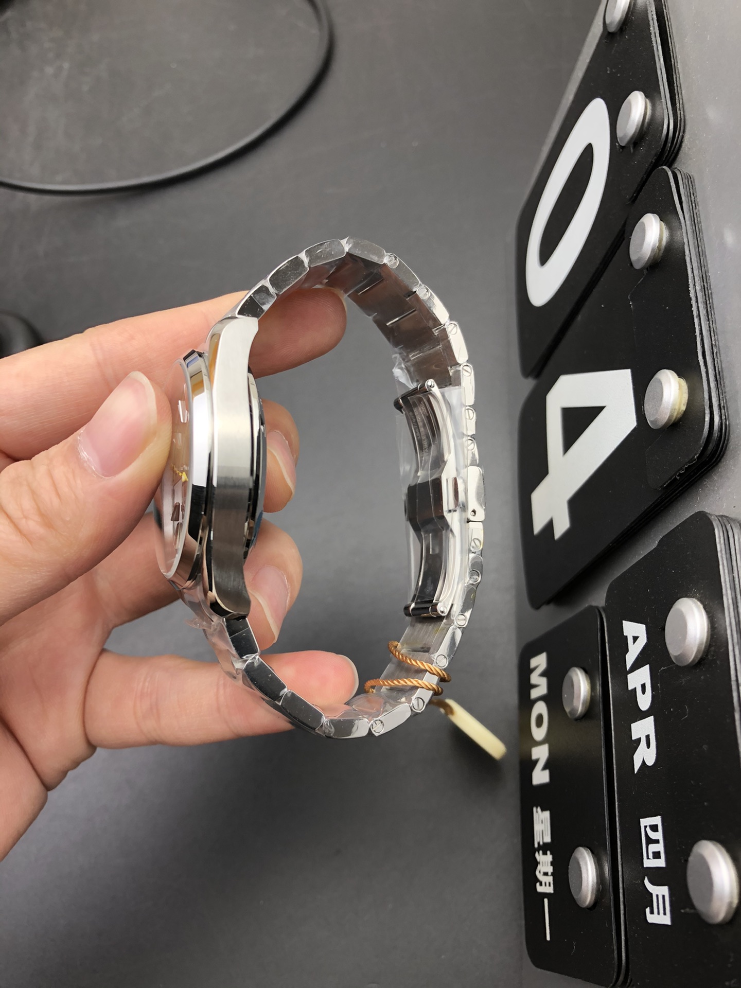 Omega 海马150黄蜂针