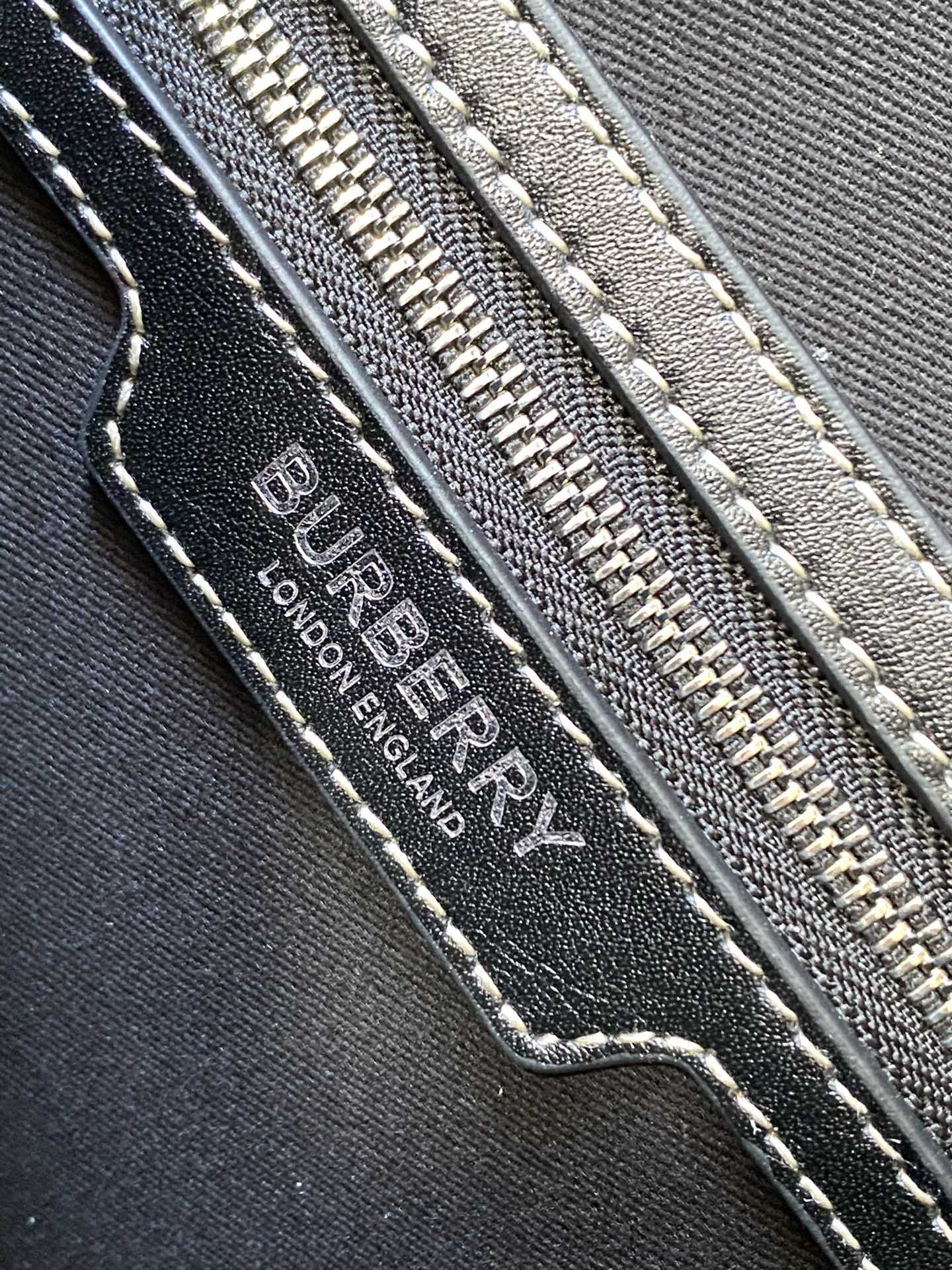 Burberry巴宝莉格纹环保帆布马鞍包