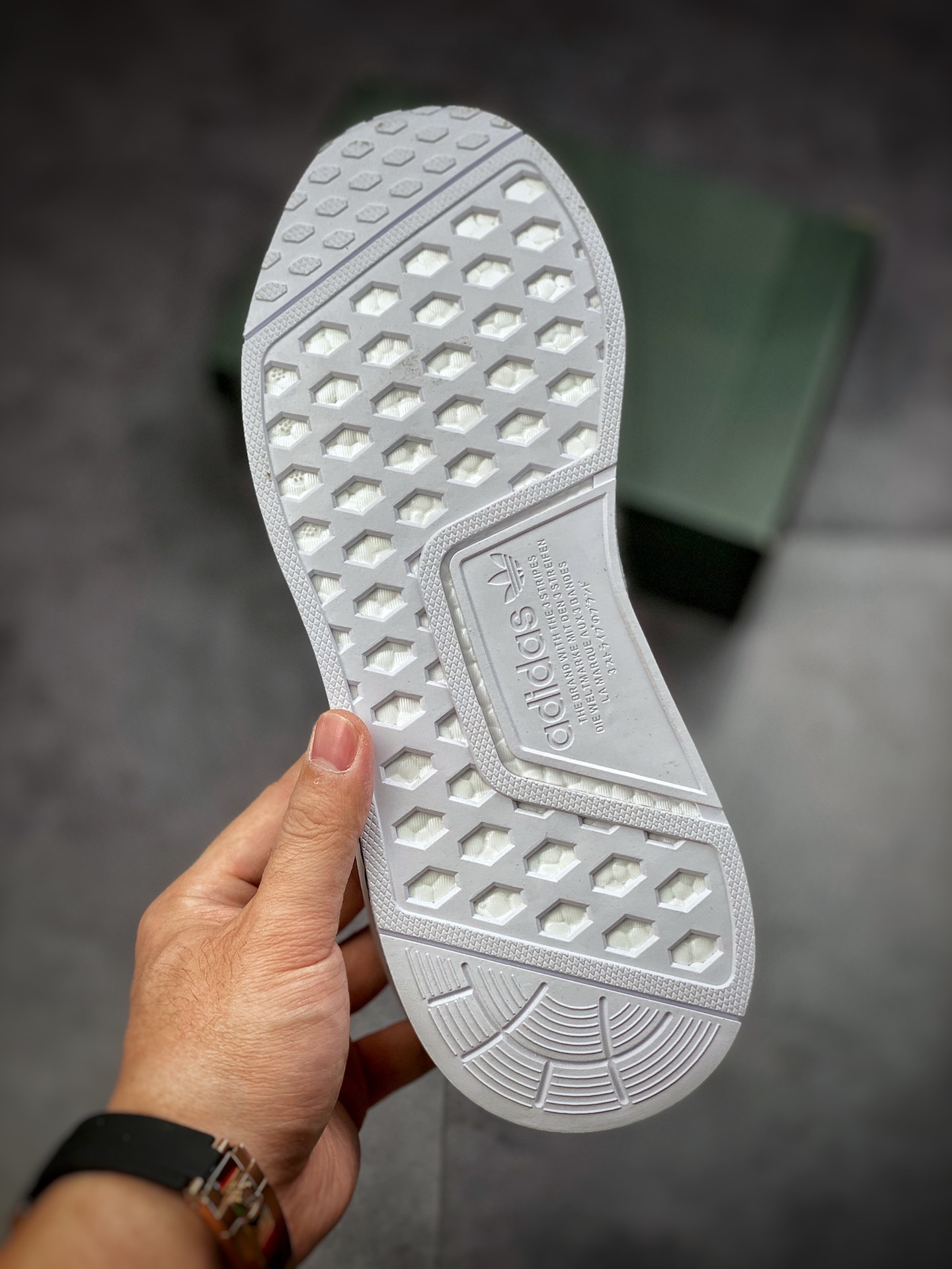 200  Adidas NMD _R1 透气网面 虎扑版本专柜同步上架HO2537