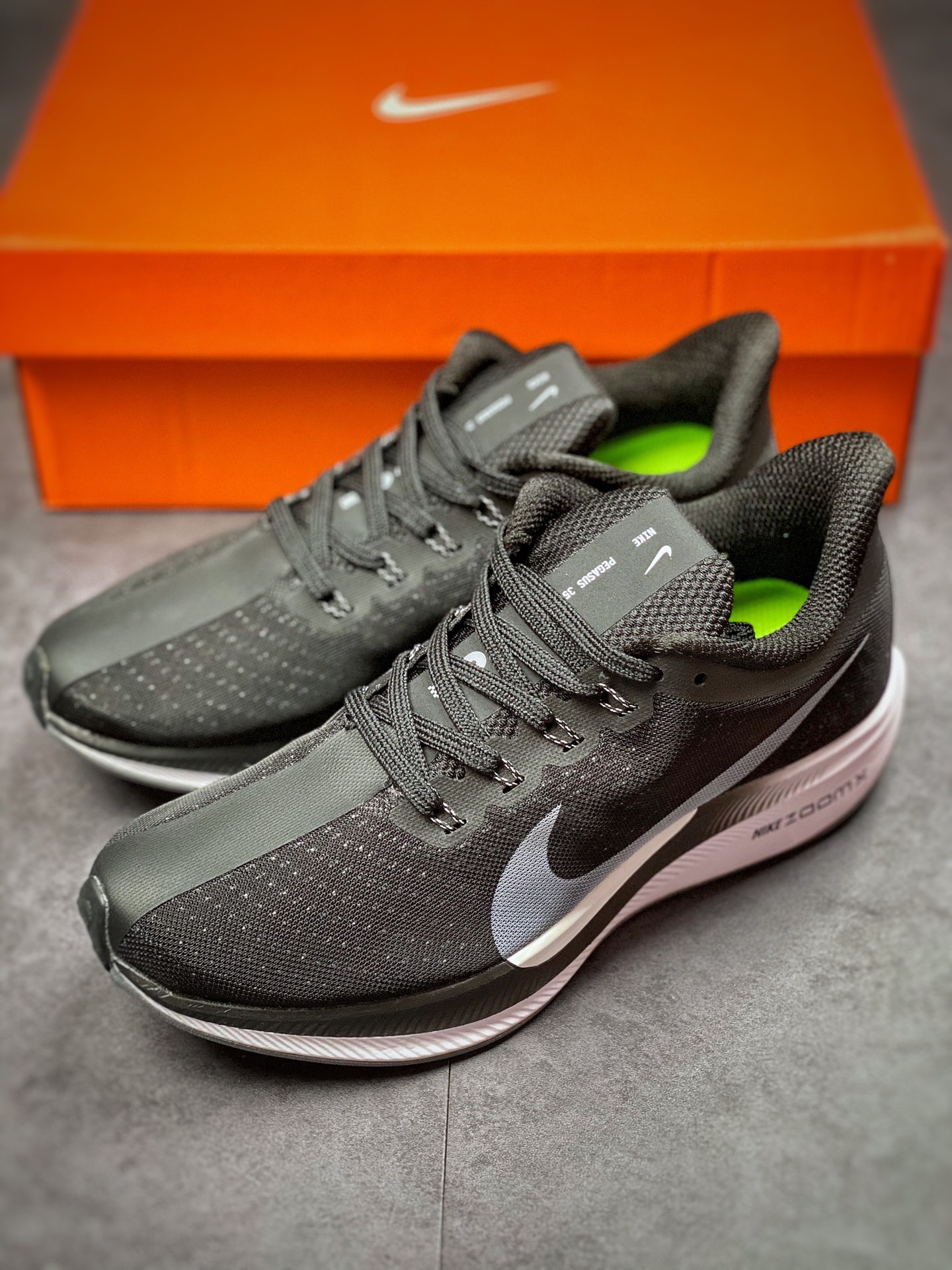 160  Nike Zoom Pegasus 35 Turbo  登月跑鞋